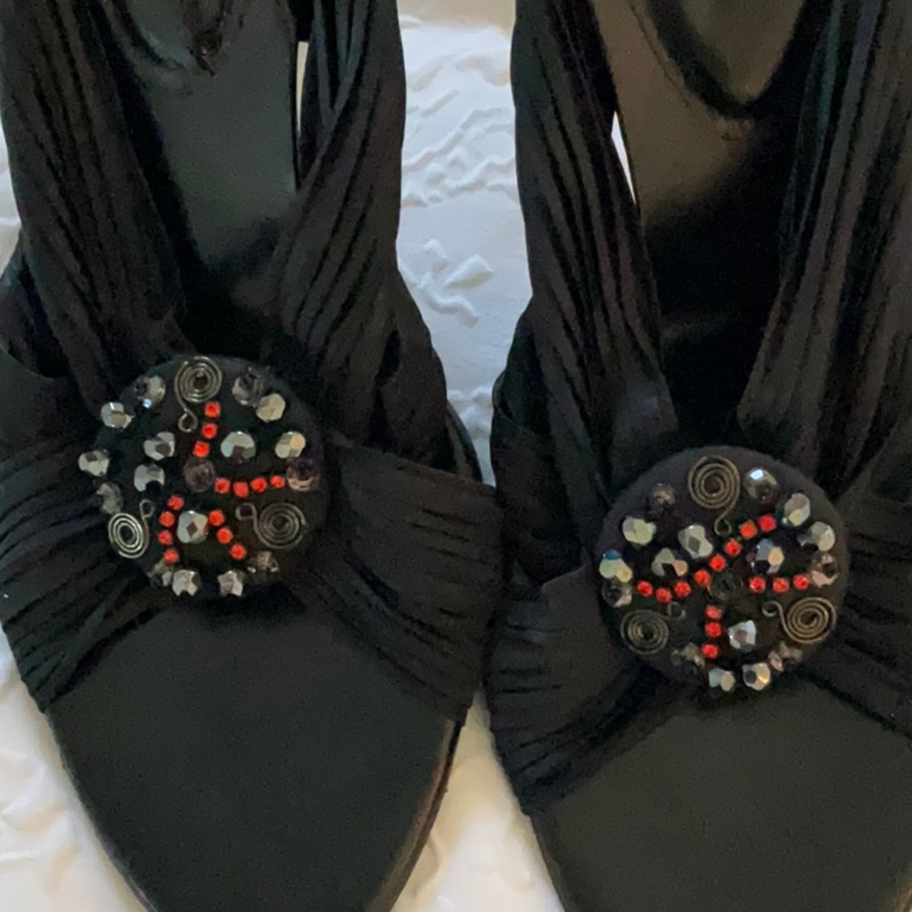 NWT KURT GEIGER BLACK AND JEWEL HEELS EU 39.5 9 9.5 stunning NEW chiffon straps